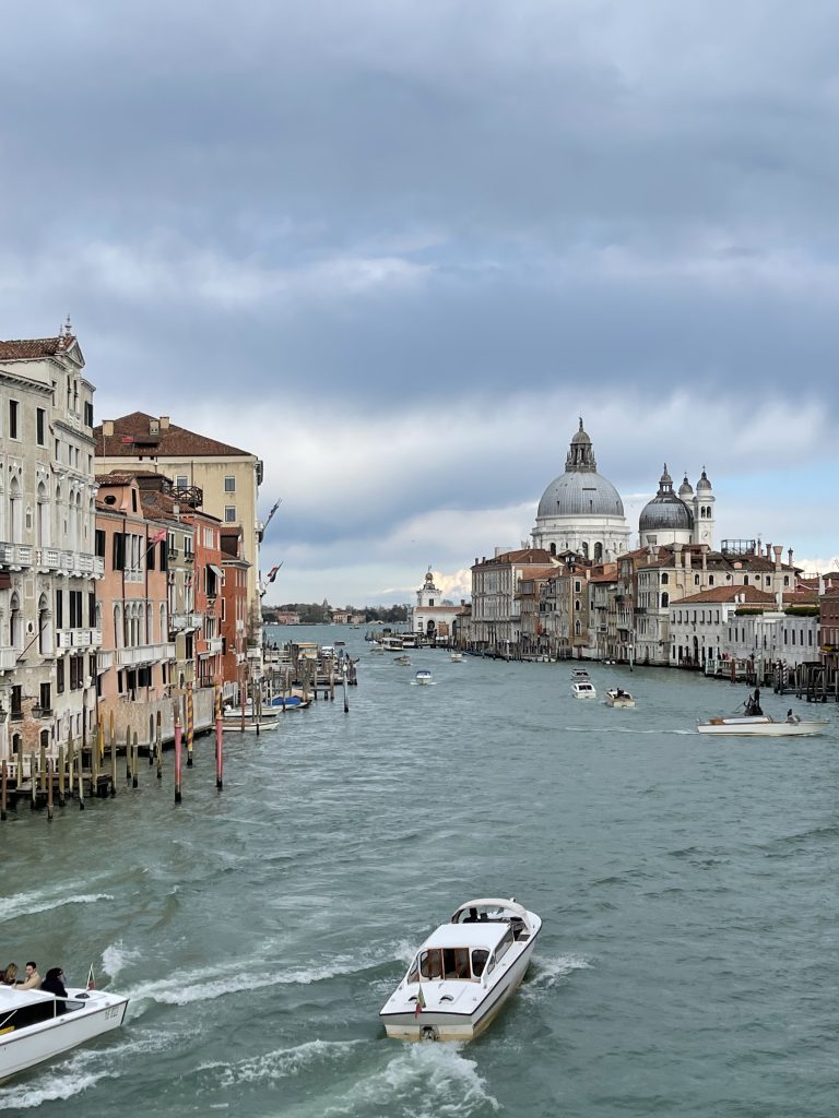 гледката от моста на академията