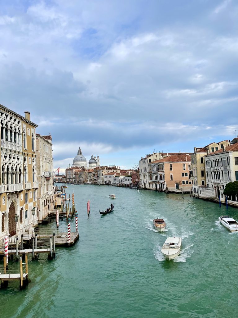 гледката от моста на академията