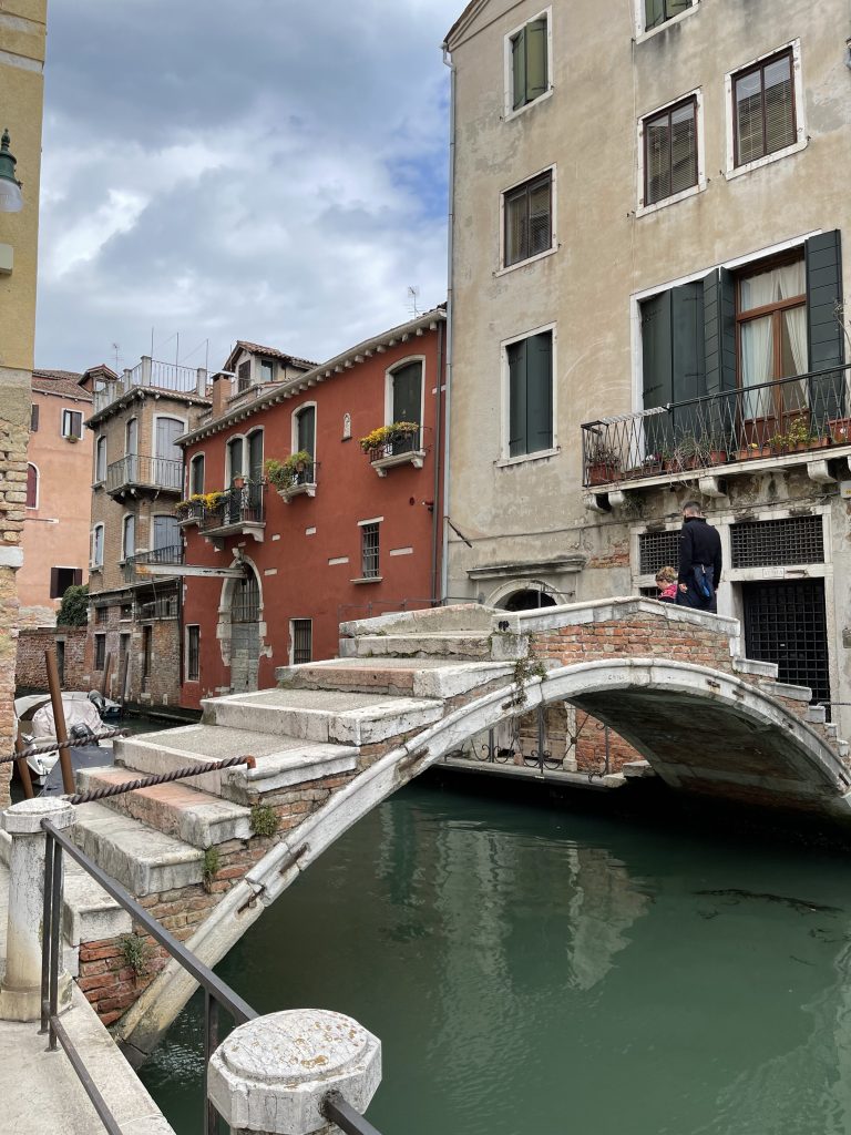 стар мост без парапети във венеция