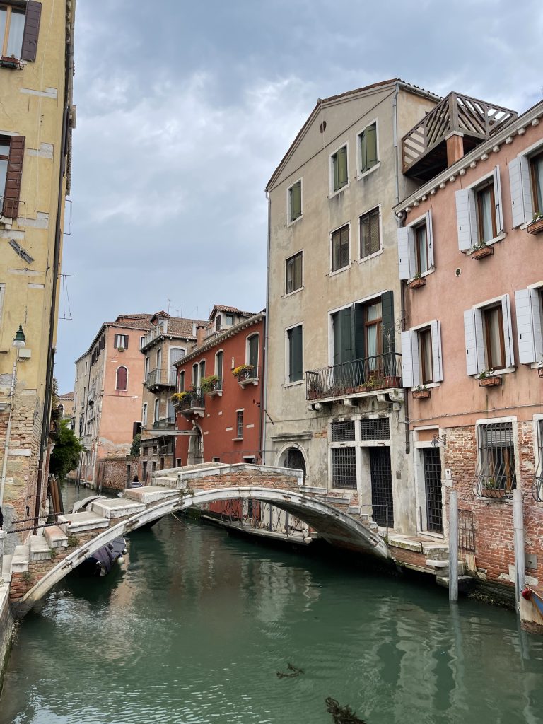 стар мост без парапети във венеция